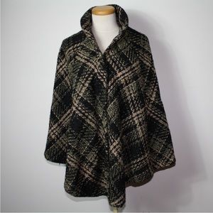 Beautiful perfect vintage fall or mild winter poncho cape coat